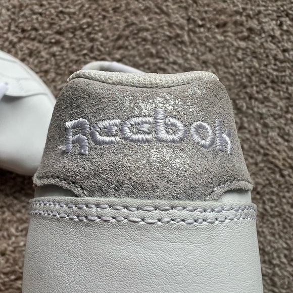 Womens Reeboks - size 6 White/Silver - Picture 10 of 10
